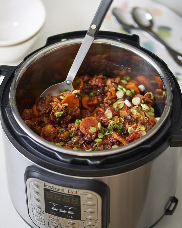 Nồi áp suất điện Instant Pot Duo 60 V5 7 in 1, lòng nồi inox dung tích 5,7 lít, bảo hành 1 năm
